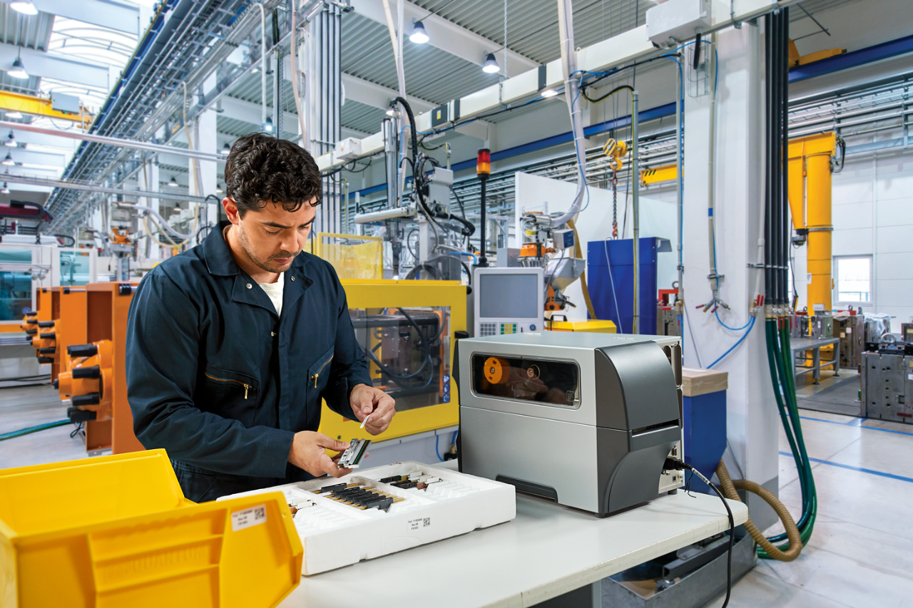 Manufacturing labeling application